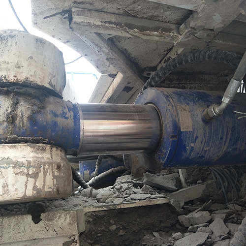 中铁掘进机回转缸